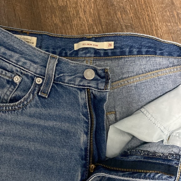 LEVI’S 80s MOM JEAN HI WAISTED TAPERED LEG 100% COTTON MOM JEAN IN MEDIUM WASH - Picture 11 of 16